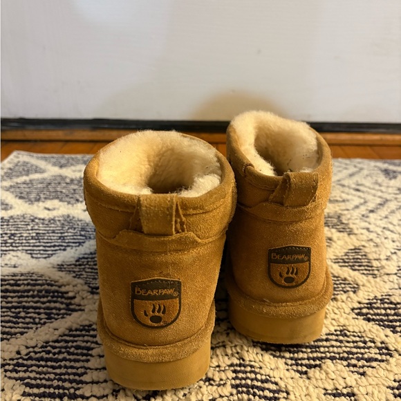 BearPaw fur platform mini boots 🤍 - Picture 4 of 4